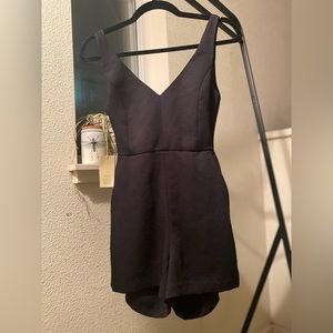 Wilfred Free Aritzia black romper size 0 Never been worn convertible straps